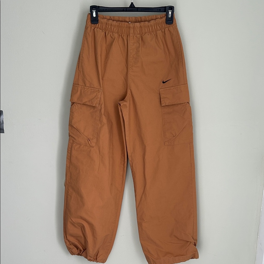 Nike women’s Cargo Joggers - Picture 3 of 9